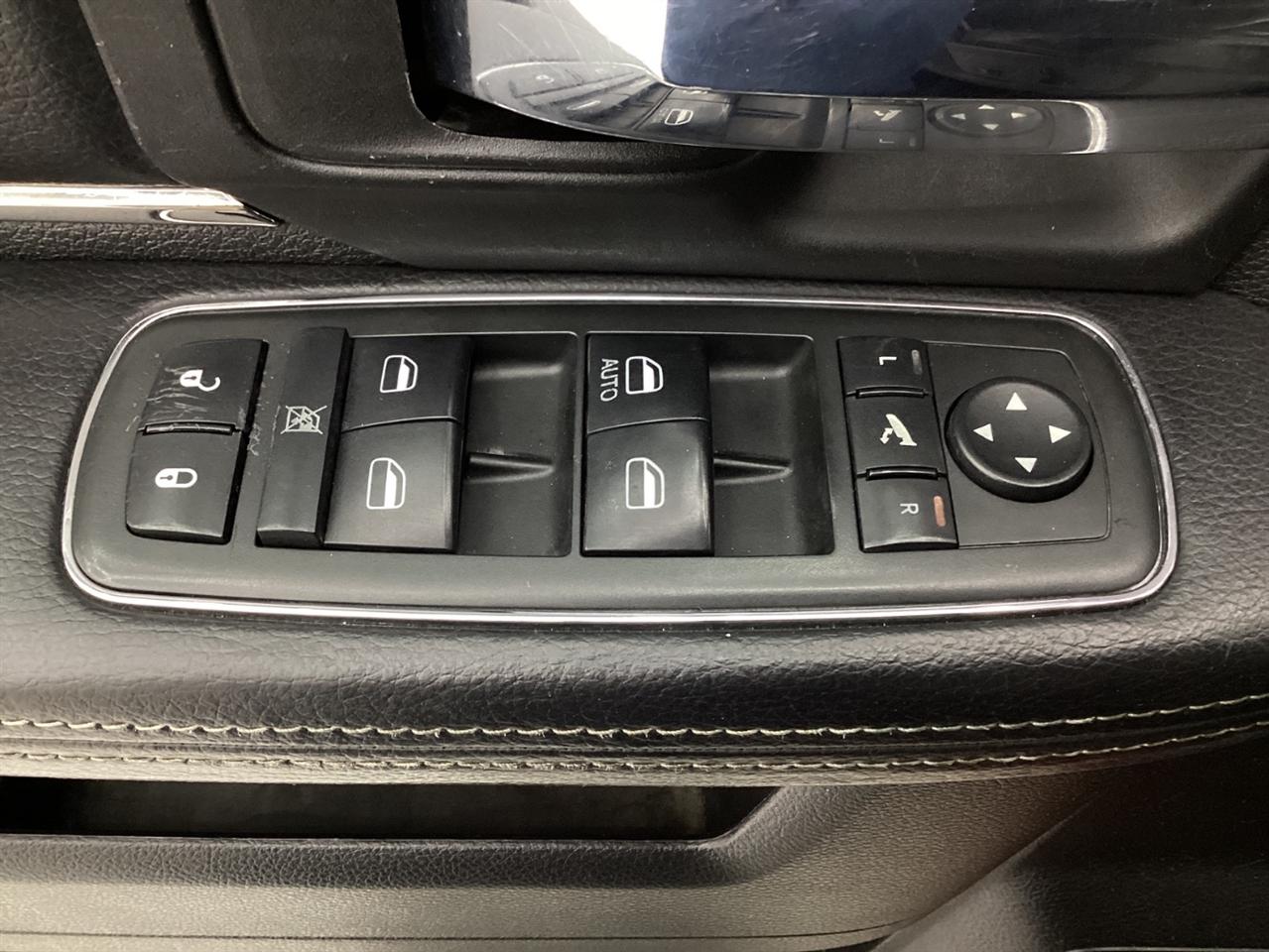 RAM 1500 4WD Crew Cab 140.5" Sport 2013