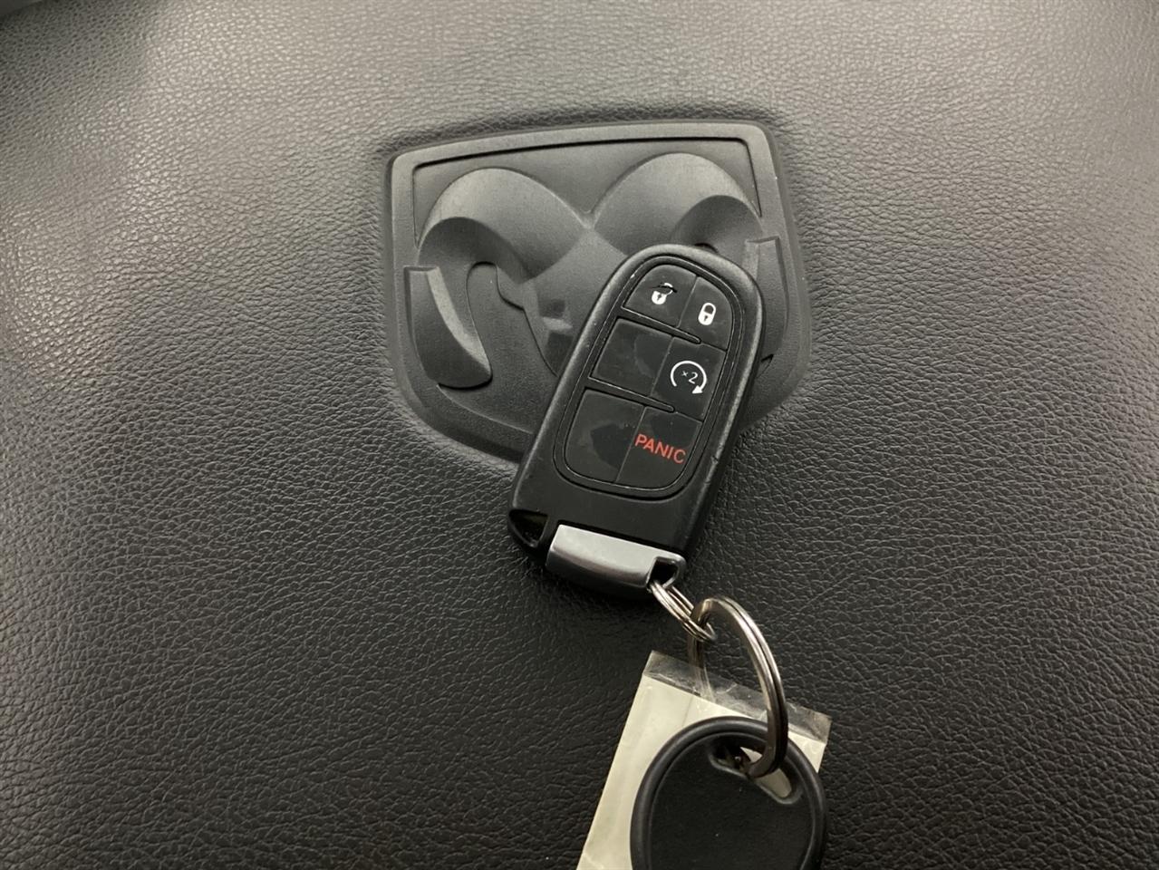 RAM 1500 4WD Crew Cab 140.5" Sport 2013