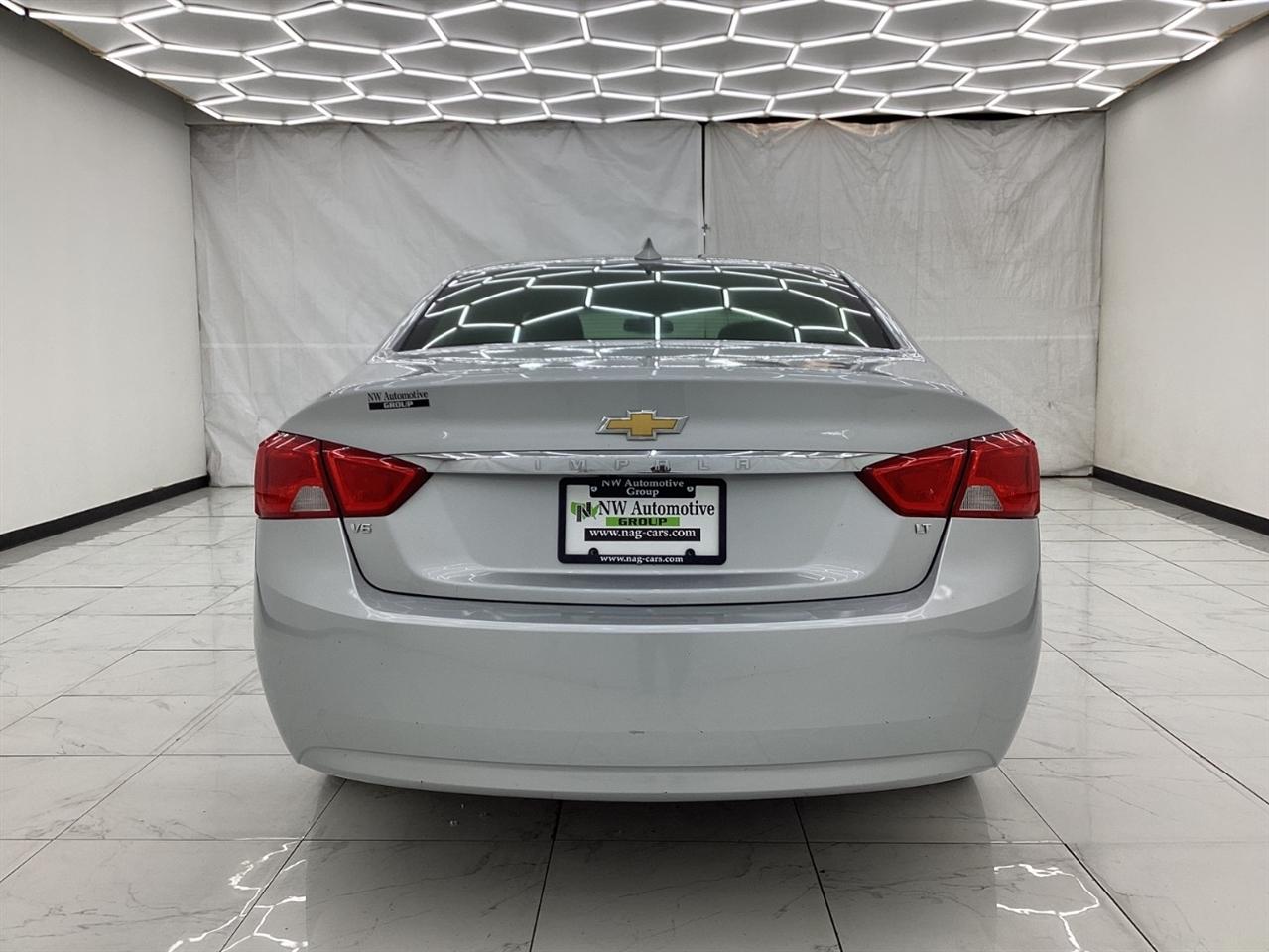 Chevrolet Impala 4dr Sdn LT w/1LT 2018