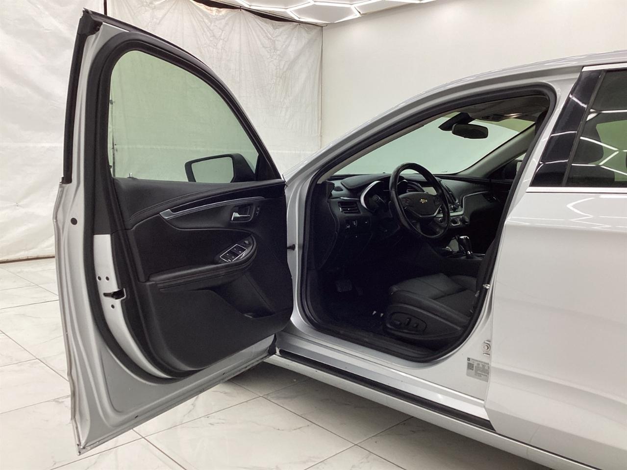 Chevrolet Impala 4dr Sdn LT w/1LT 2018