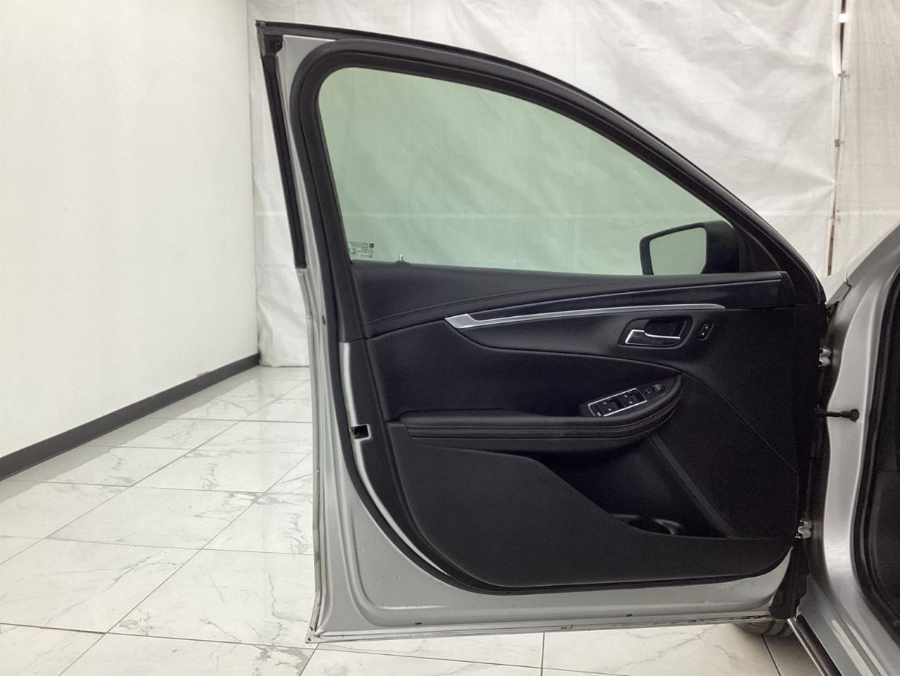 Chevrolet Impala 4dr Sdn LT w/1LT 2018