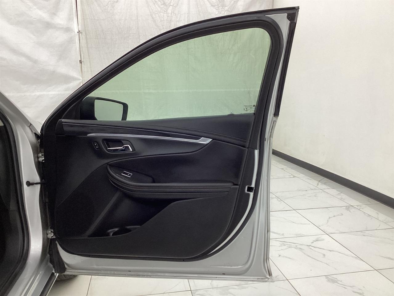 Chevrolet Impala 4dr Sdn LT w/1LT 2018