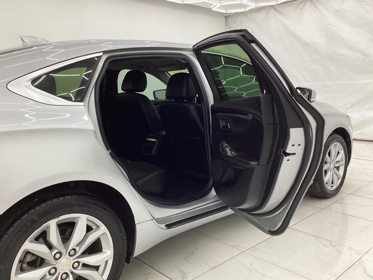 Chevrolet Impala 4dr Sdn LT w/1LT 2018