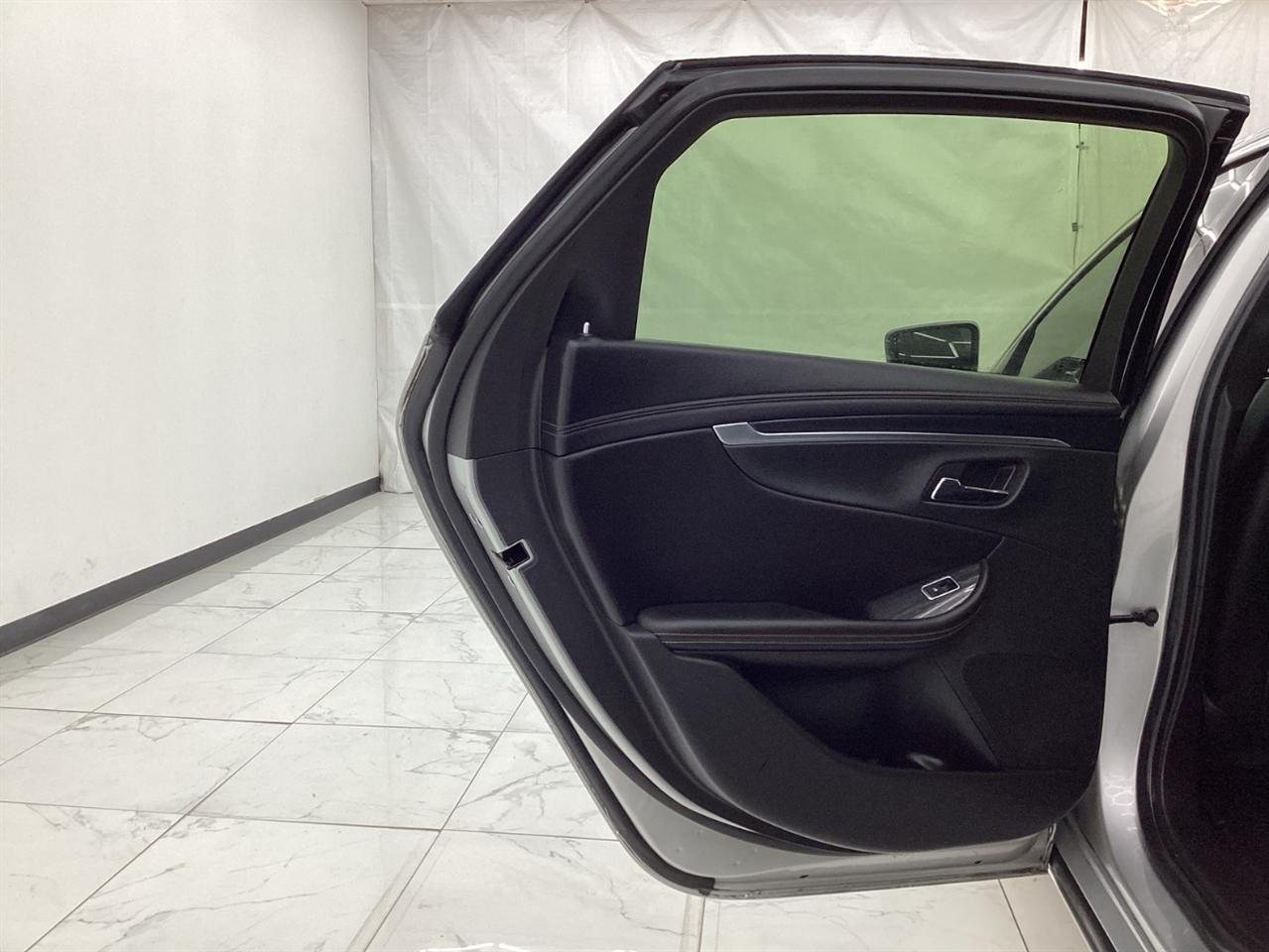 Chevrolet Impala 4dr Sdn LT w/1LT 2018