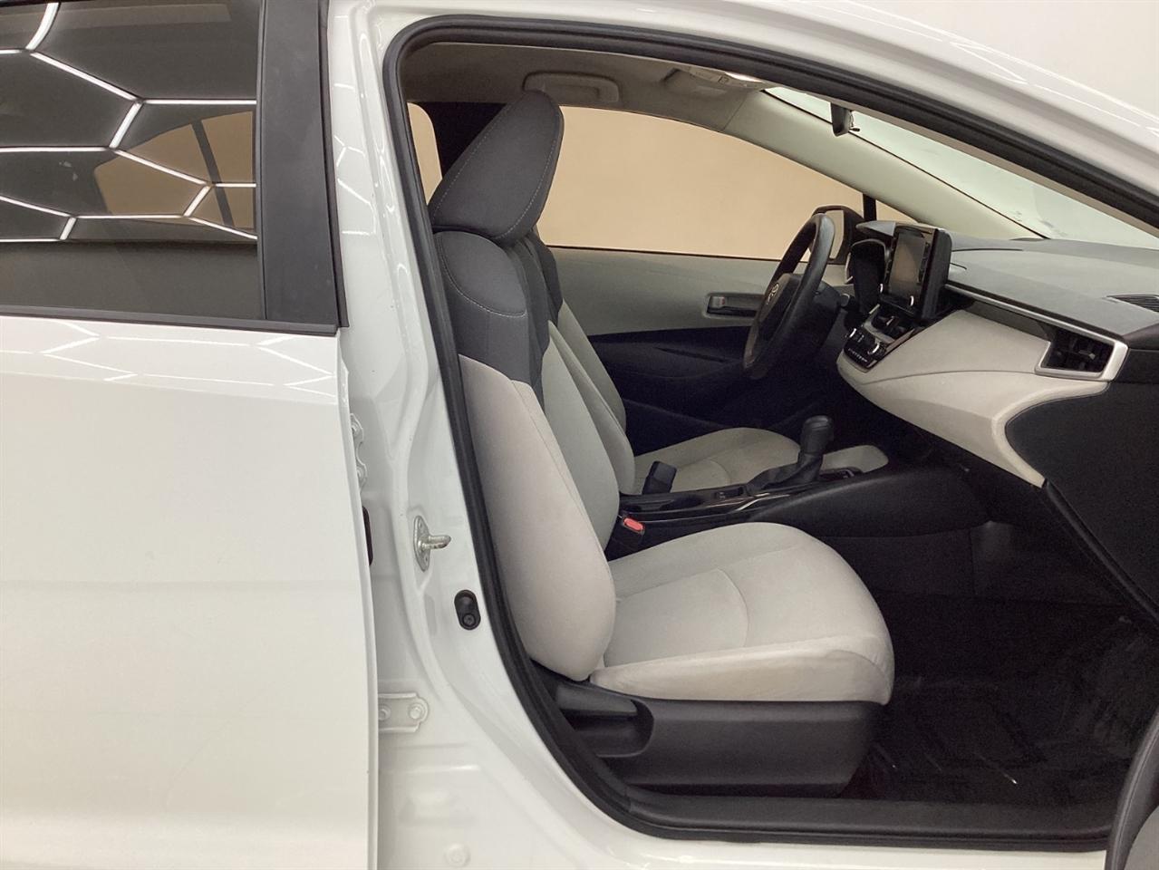 Toyota Corolla Hybrid LE CVT (Natl) 2022