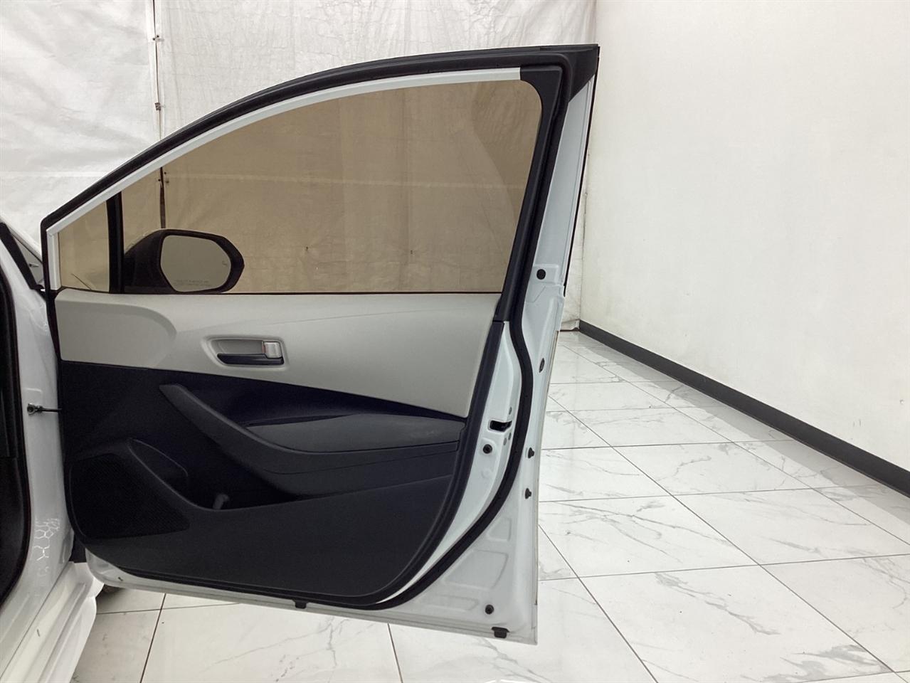 Toyota Corolla Hybrid LE CVT (Natl) 2022