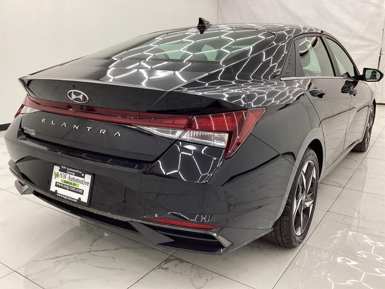 Hyundai Elantra SEL IVT 2021