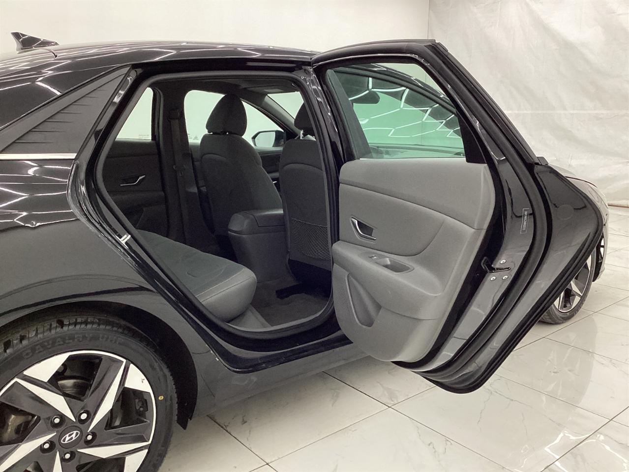 Hyundai Elantra SEL IVT 2021