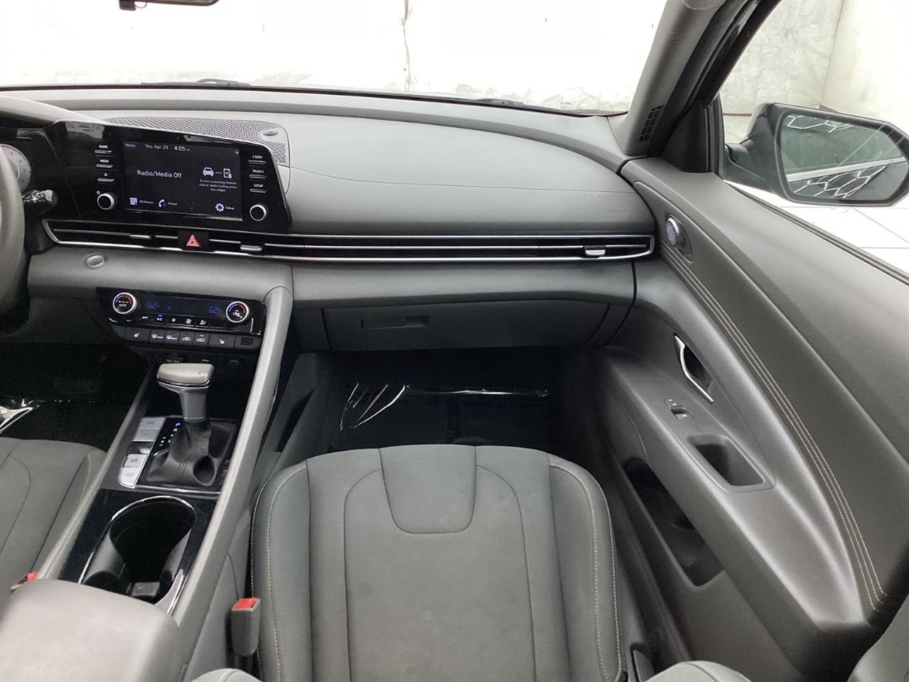 Hyundai Elantra SEL IVT 2021