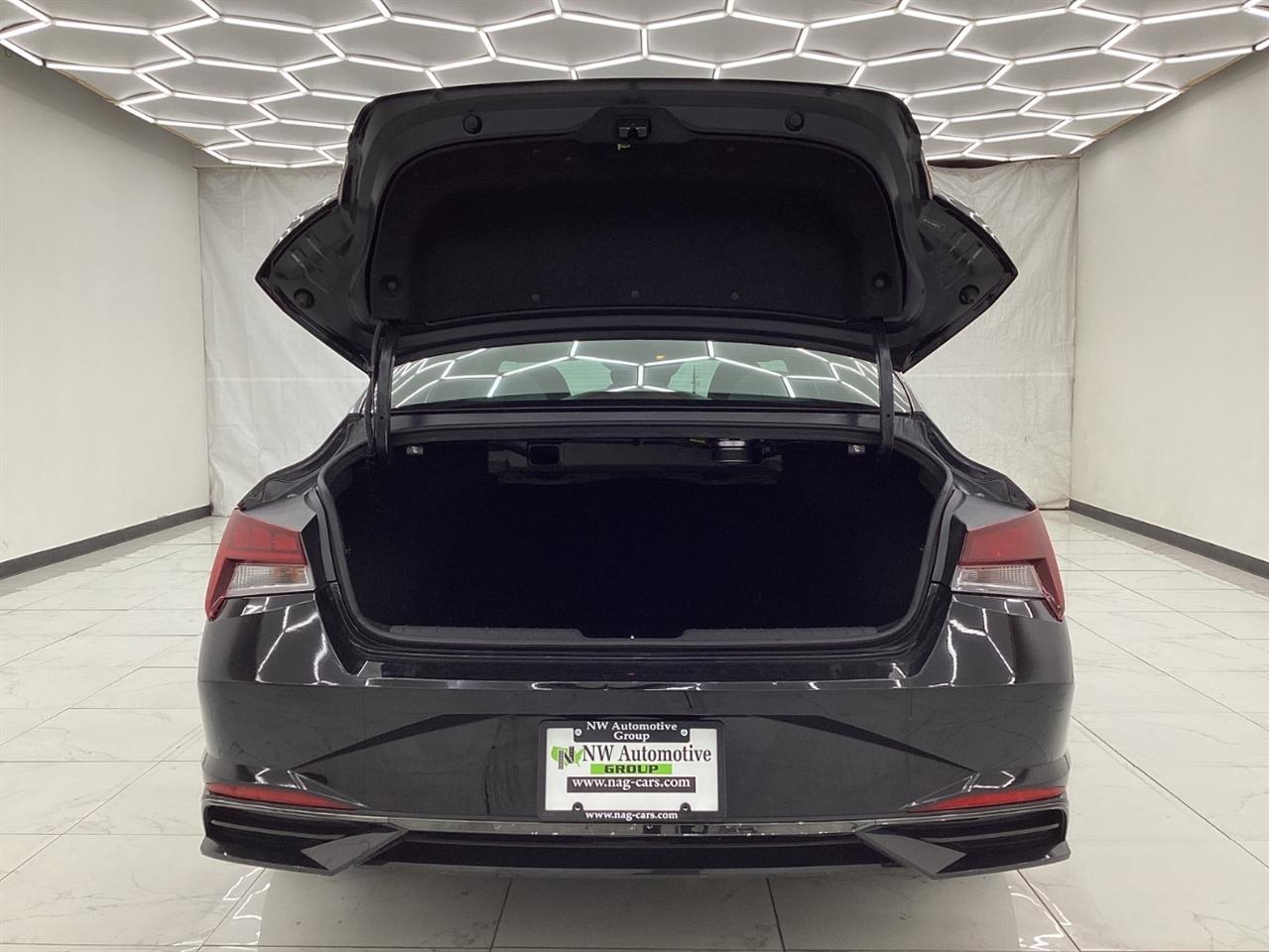 Hyundai Elantra SEL IVT 2021