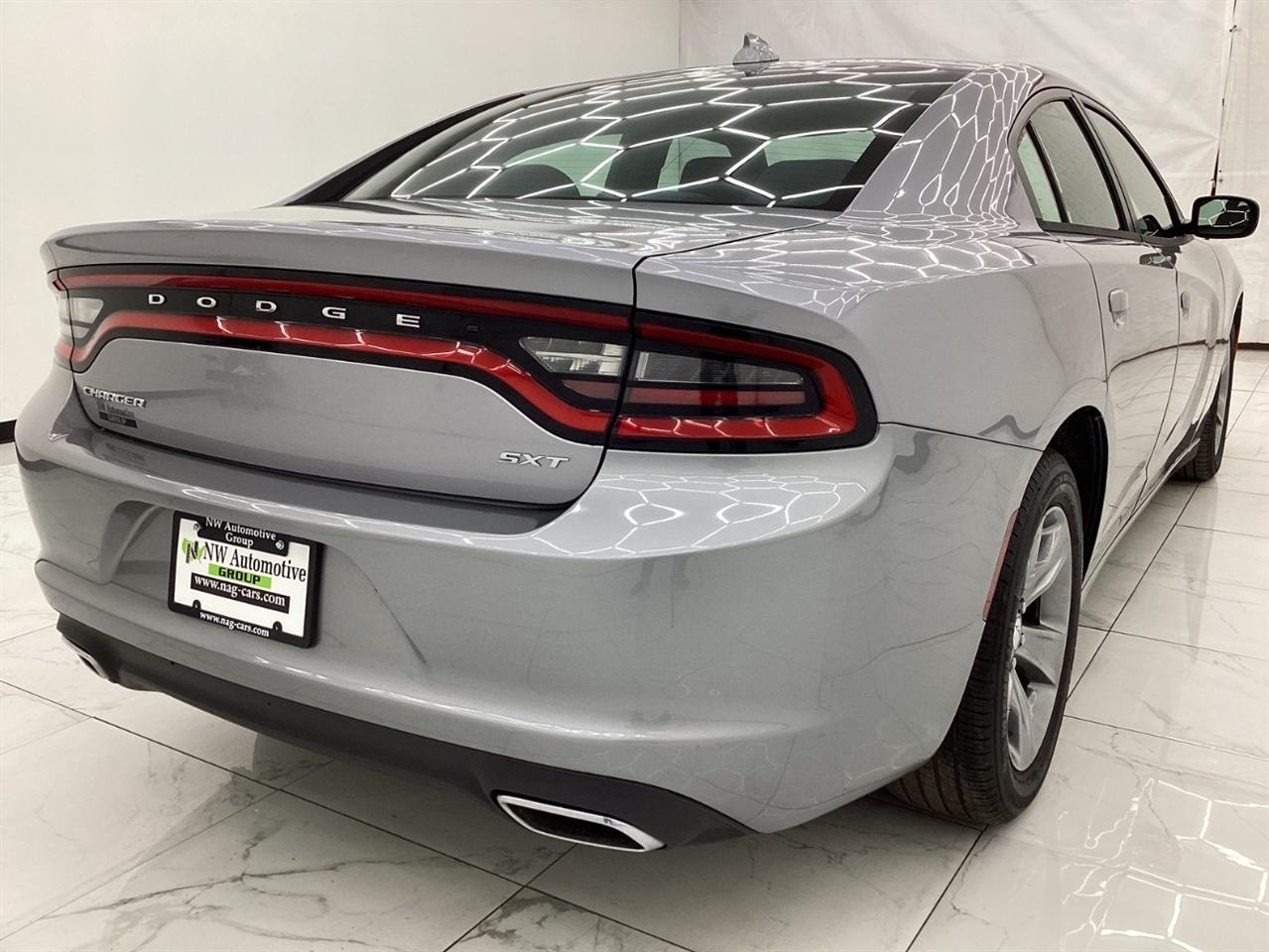 Dodge Charger 4dr Sdn SXT RWD 2015