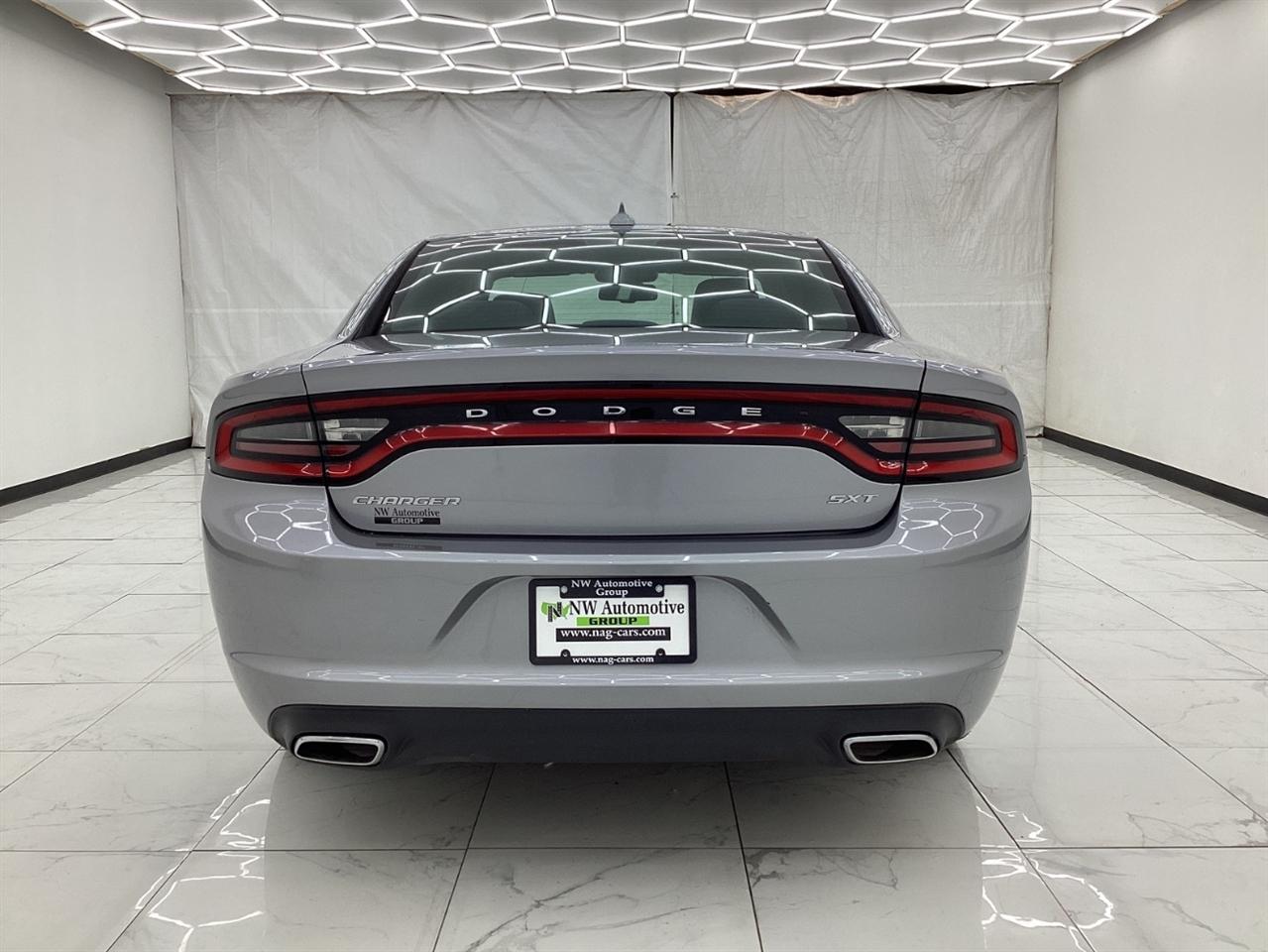 Dodge Charger 4dr Sdn SXT RWD 2015