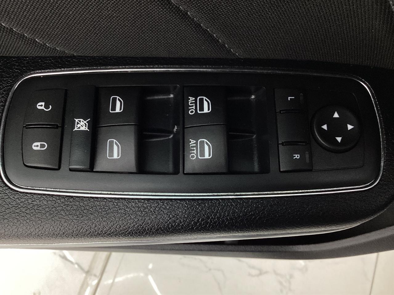 Dodge Charger 4dr Sdn SXT RWD 2015