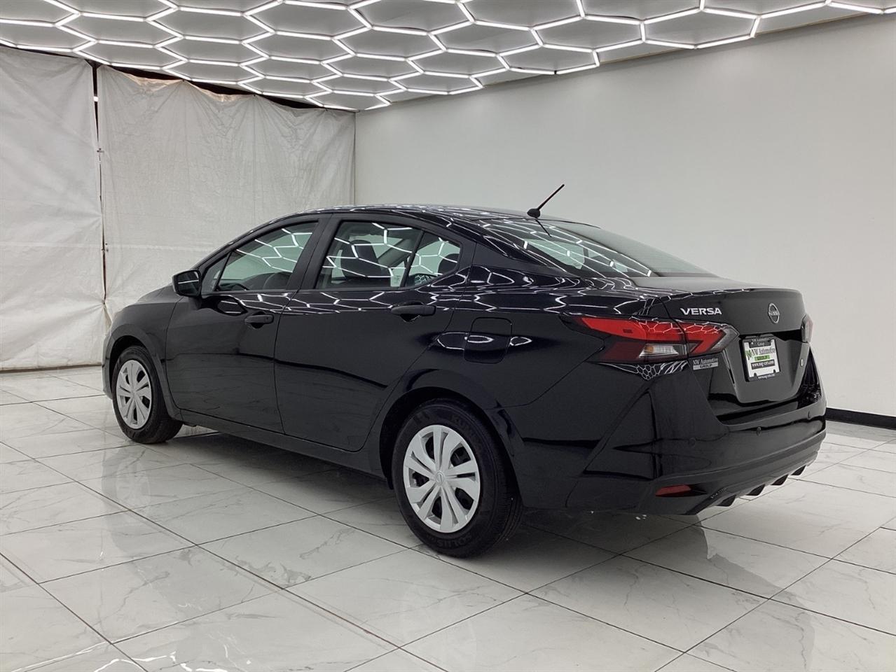 Nissan Versa S CVT 2025