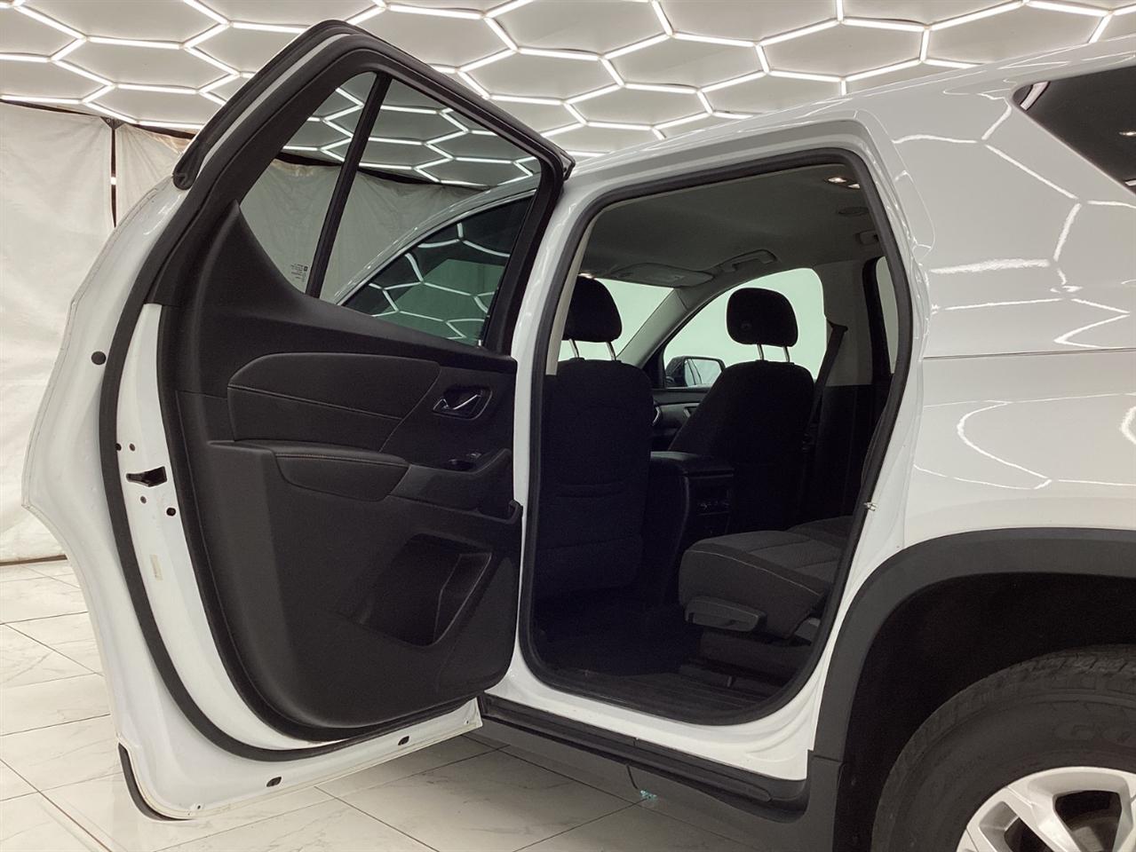 Chevrolet Traverse FWD 4dr LS w/1LS 2018