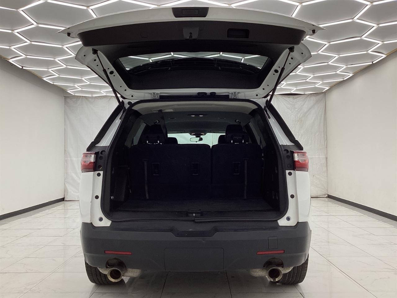 Chevrolet Traverse FWD 4dr LS w/1LS 2018