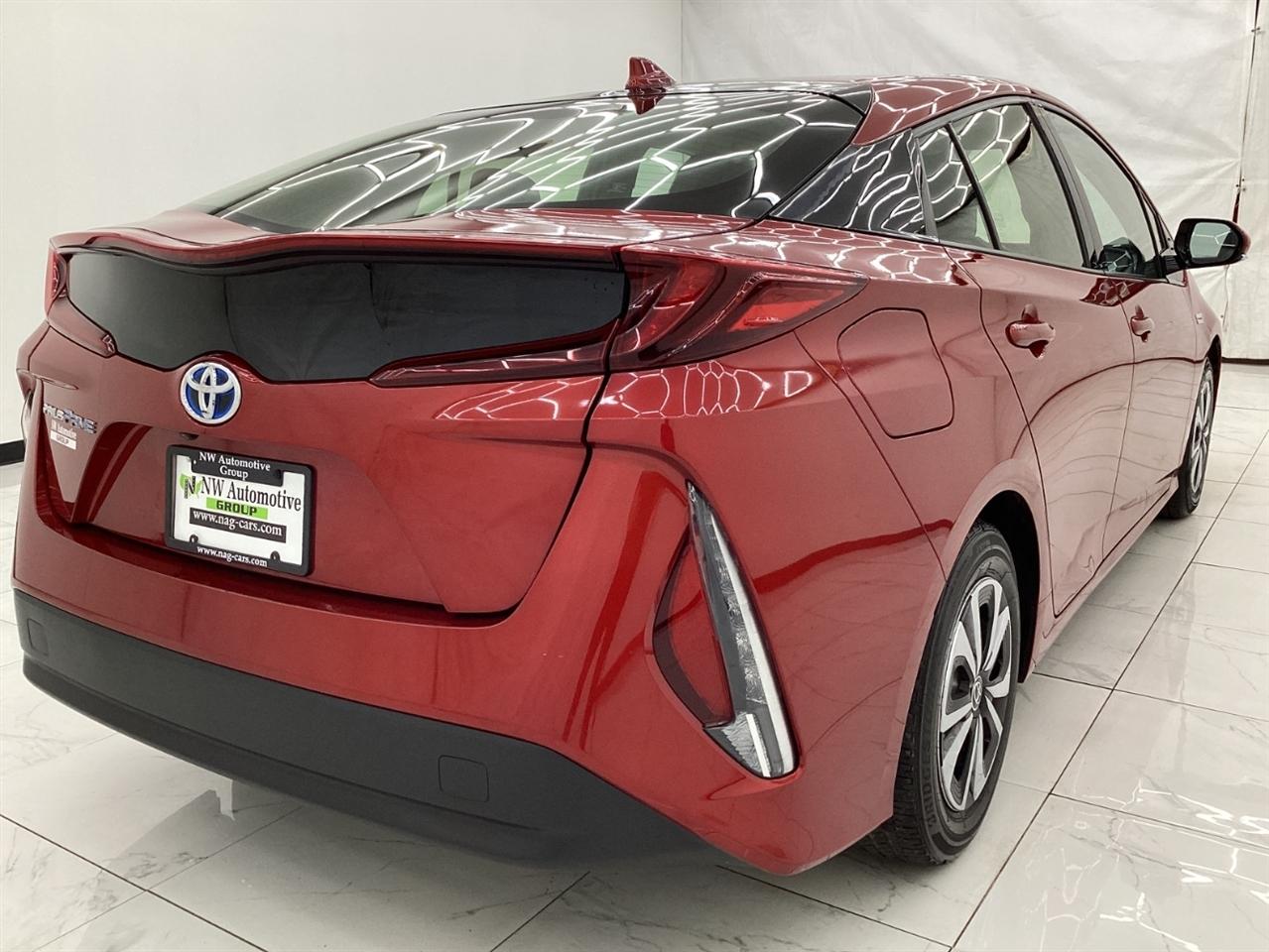 Toyota Prius Prime Advanced (Natl) 2017