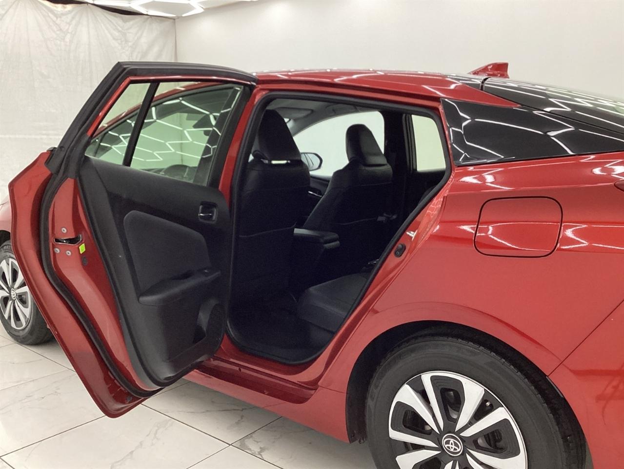 Toyota Prius Prime Advanced (Natl) 2017