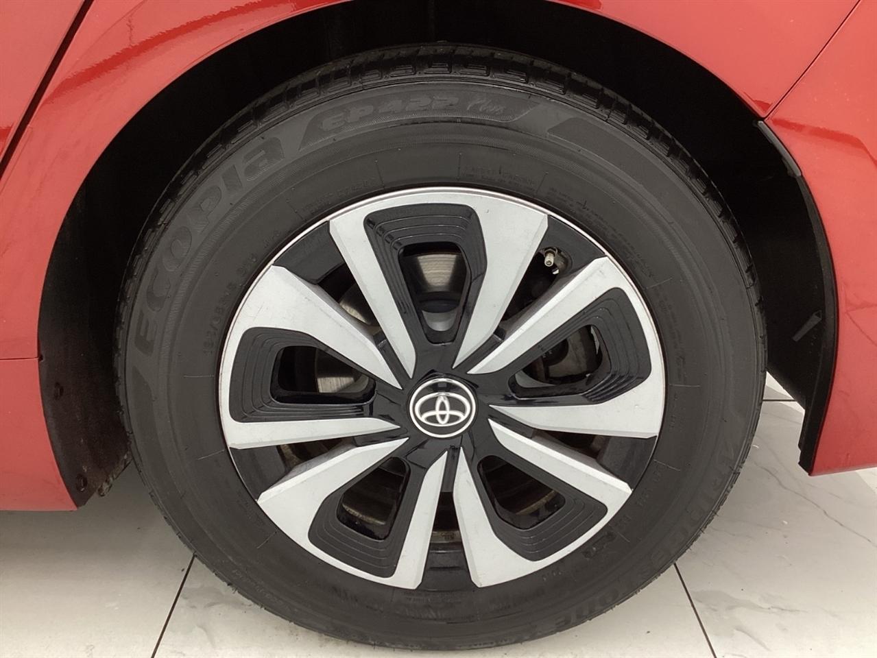Toyota Prius Prime Advanced (Natl) 2017