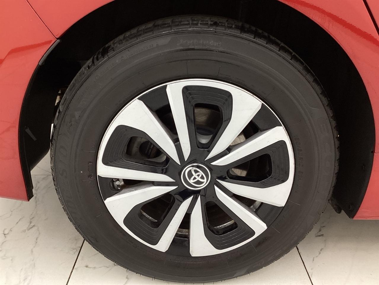 Toyota Prius Prime Advanced (Natl) 2017