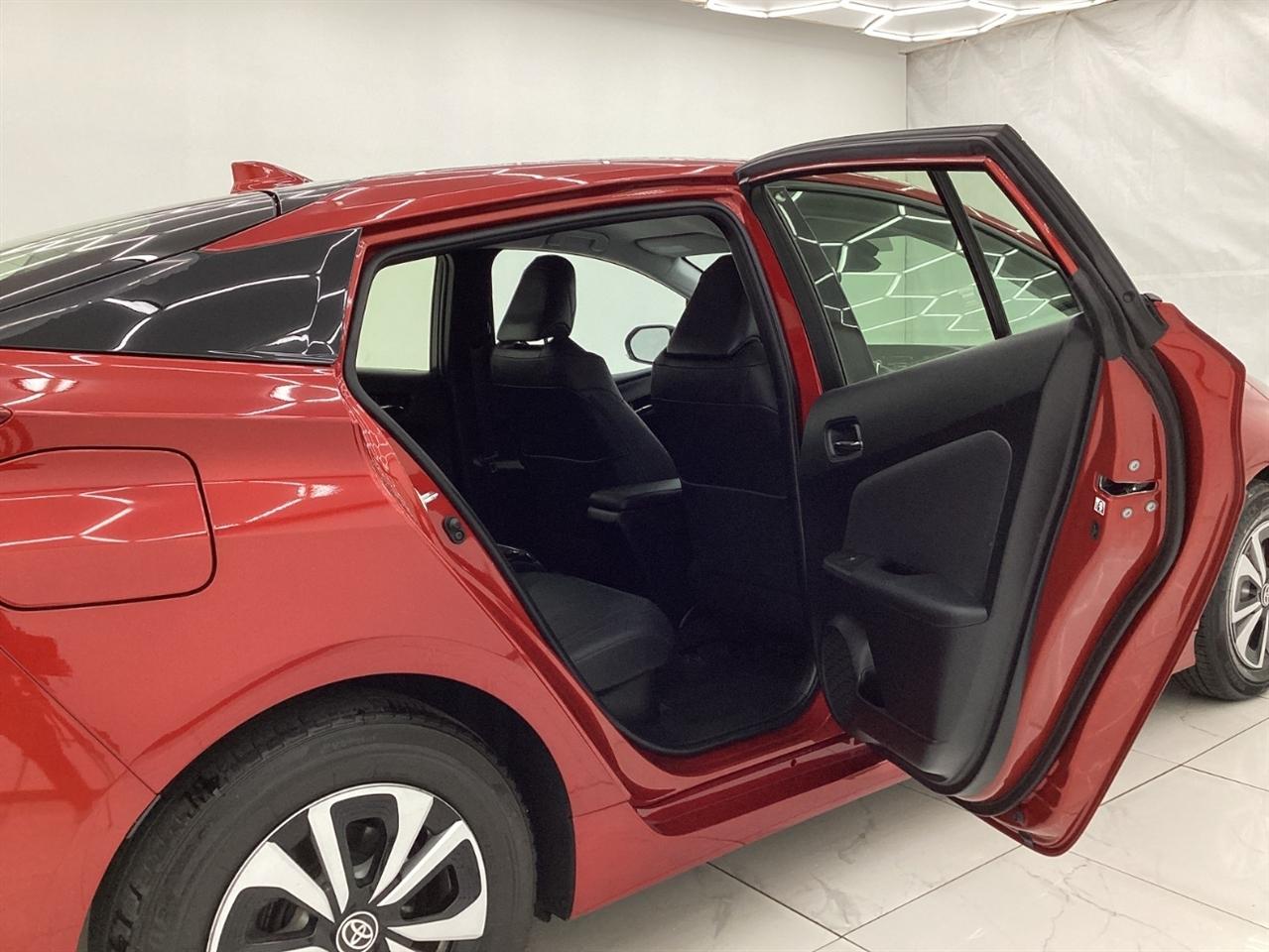 Toyota Prius Prime Advanced (Natl) 2017