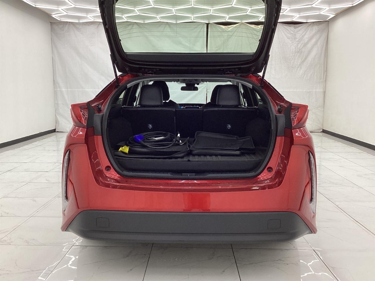 Toyota Prius Prime Advanced (Natl) 2017