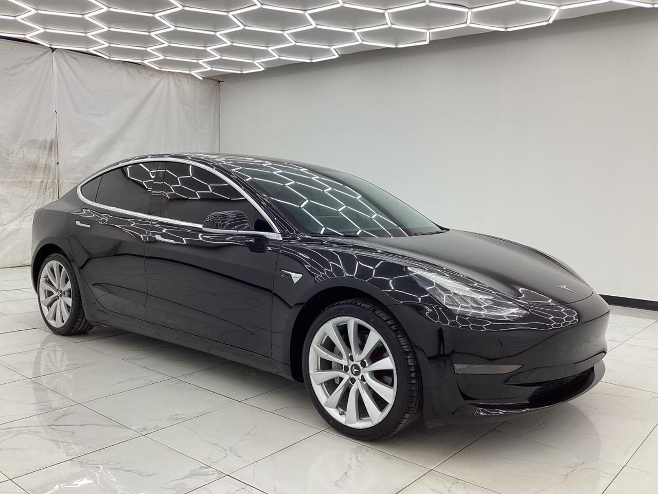 Tesla Model 3 Mid Range Battery RWD 2018