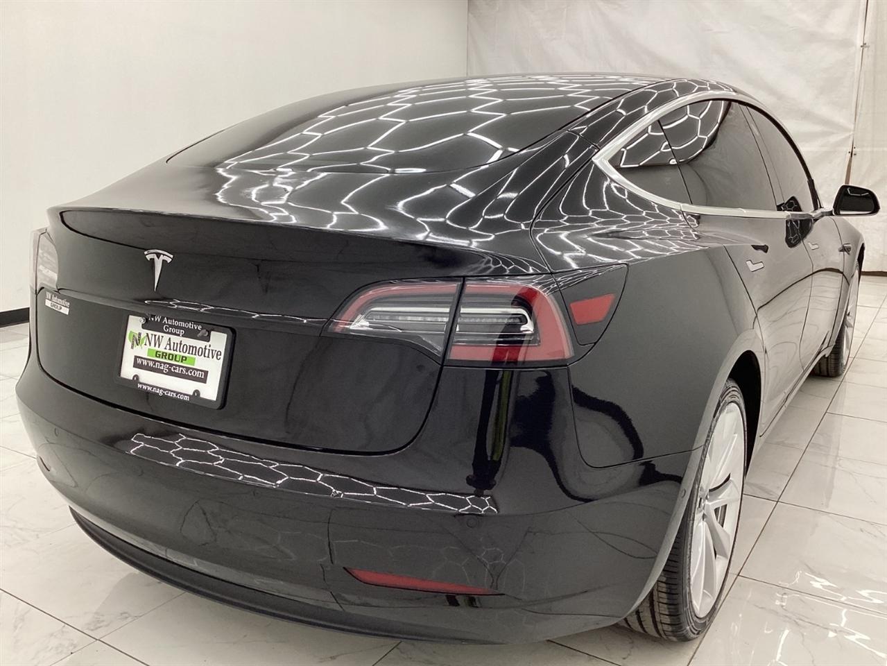 Tesla Model 3 Mid Range Battery RWD 2018