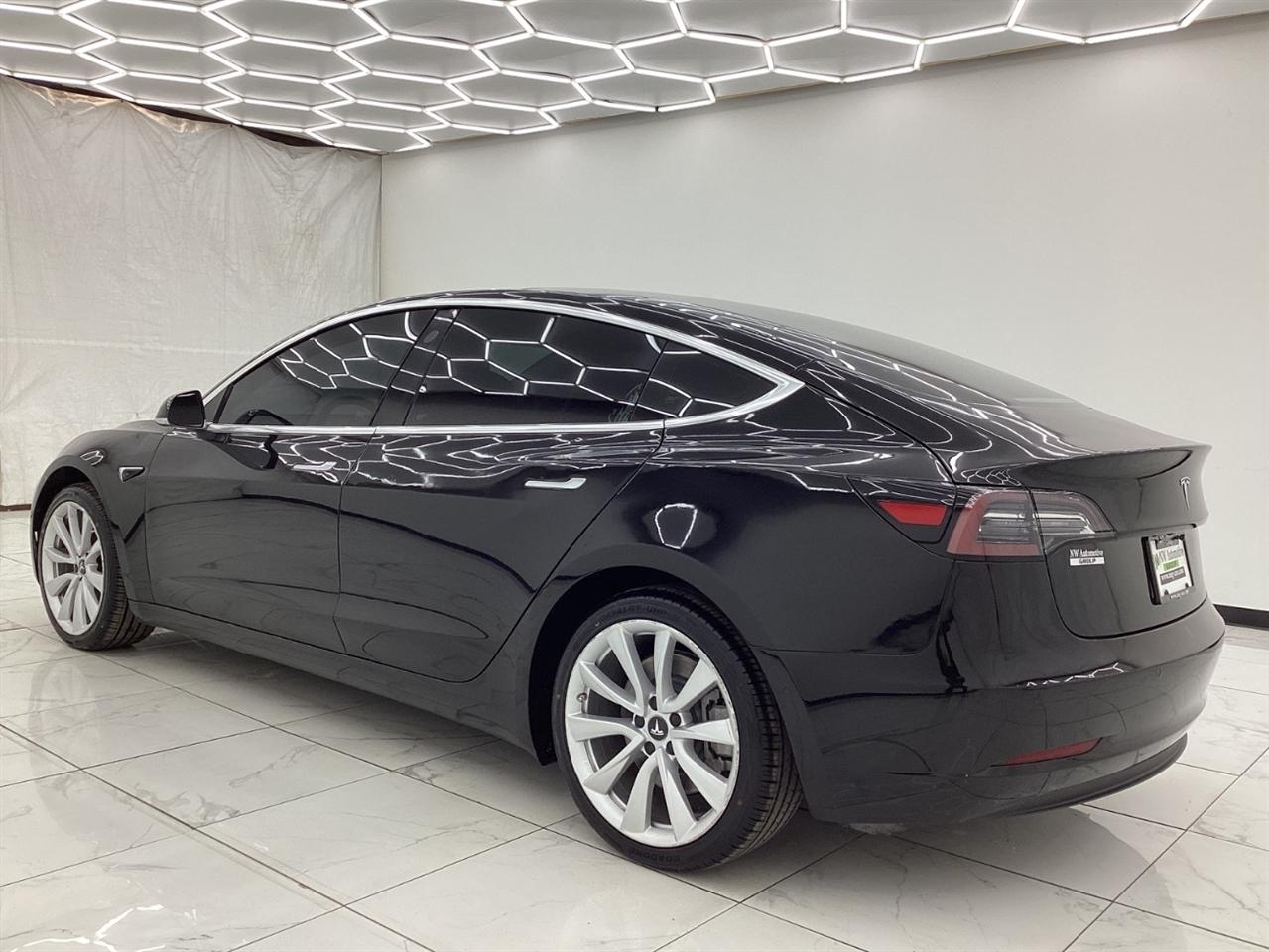 Tesla Model 3 Mid Range Battery RWD 2018