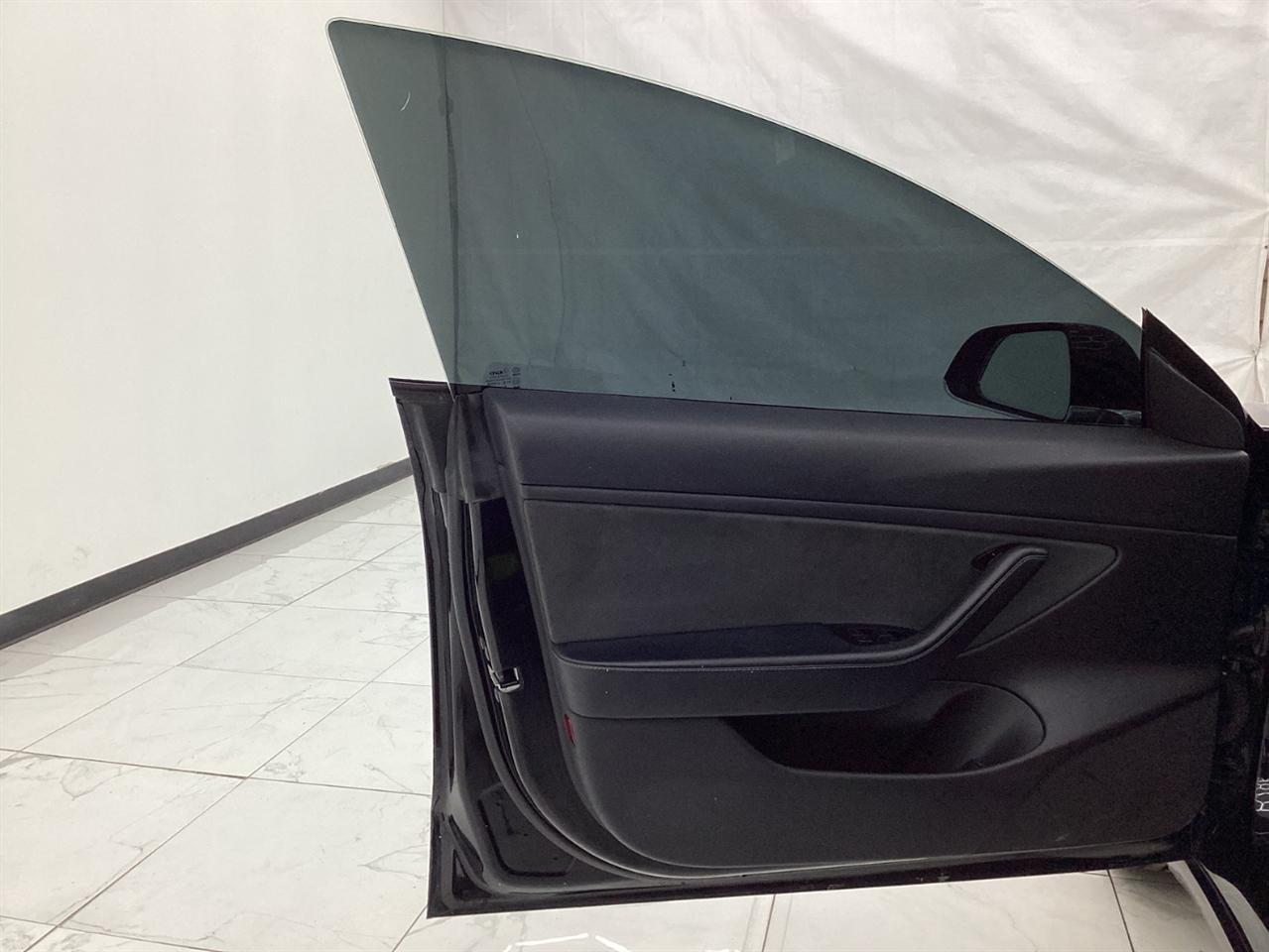 Tesla Model 3 Mid Range Battery RWD 2018