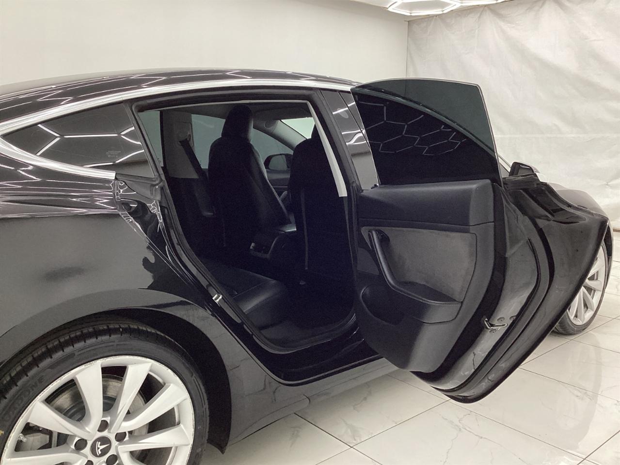 Tesla Model 3 Mid Range Battery RWD 2018