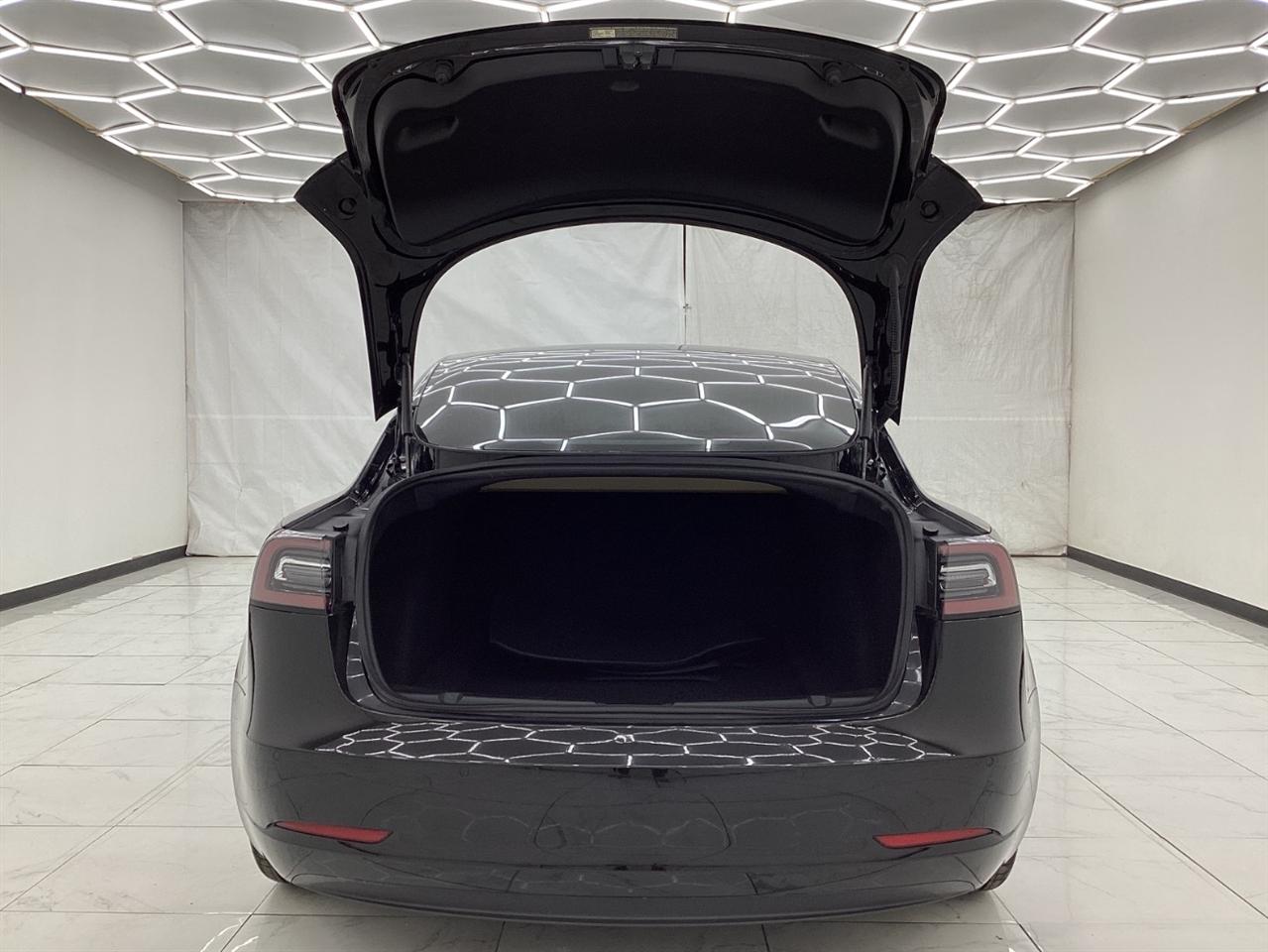 Tesla Model 3 Mid Range Battery RWD 2018