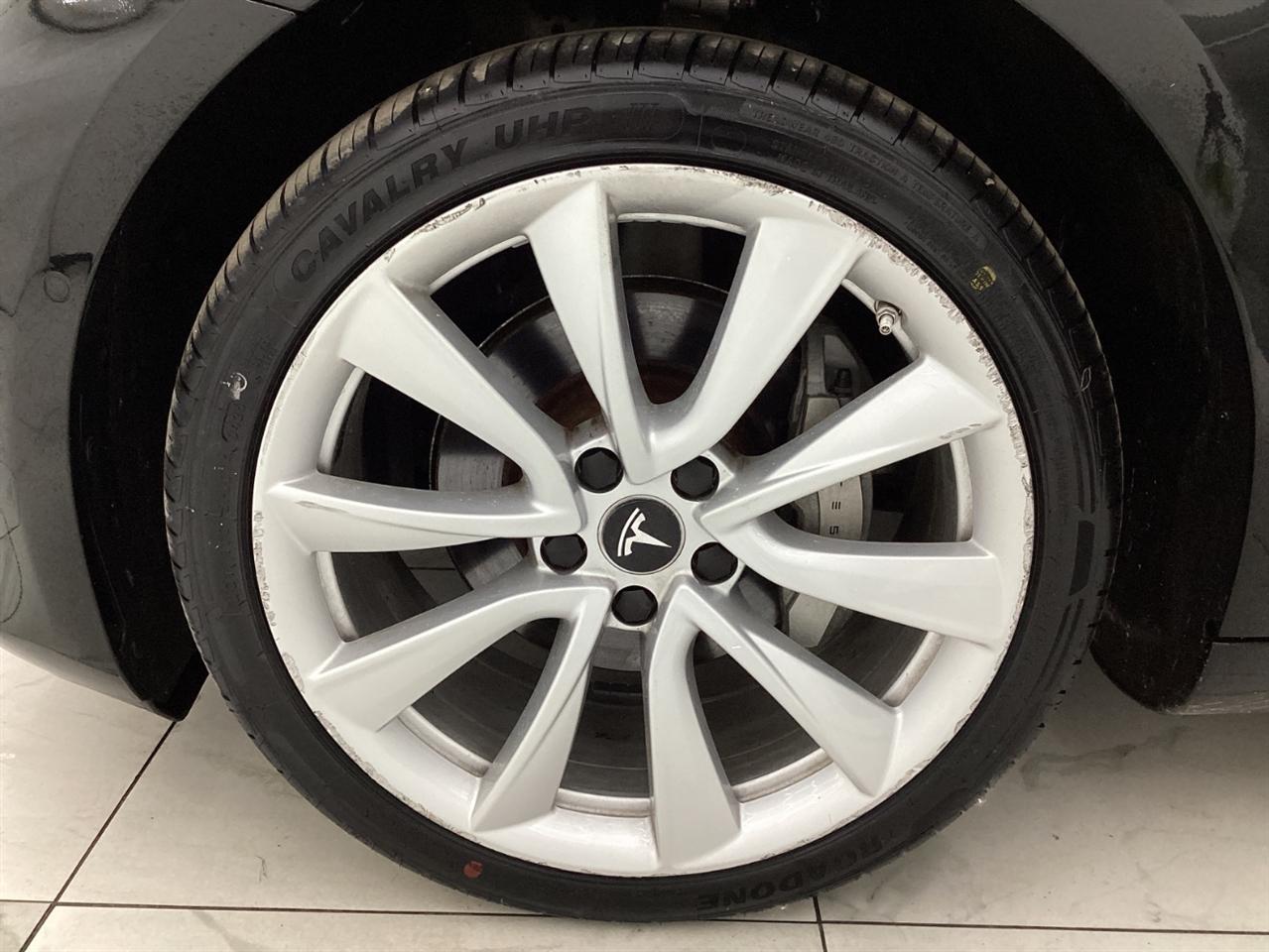 Tesla Model 3 Mid Range Battery RWD 2018