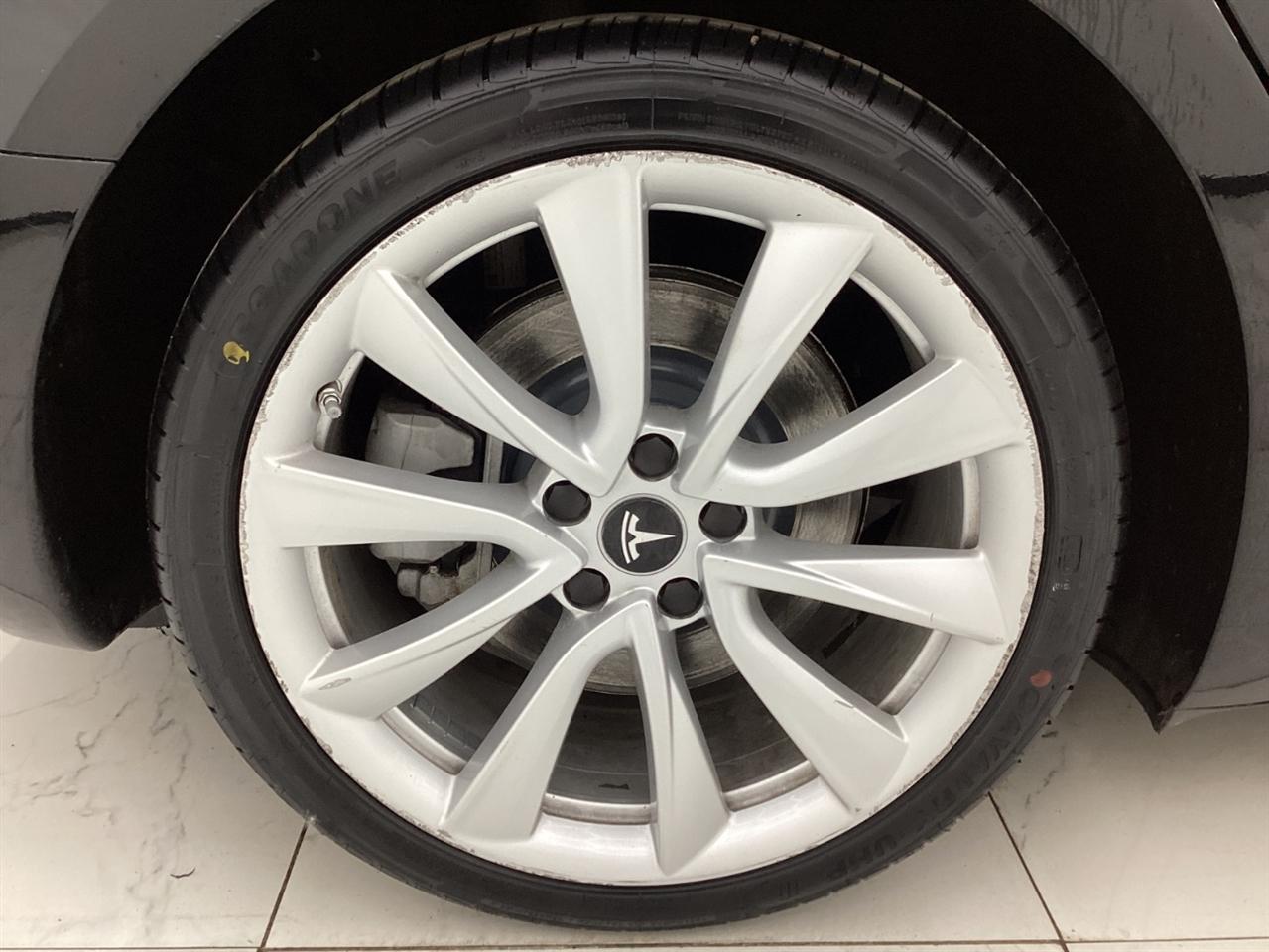 Tesla Model 3 Mid Range Battery RWD 2018