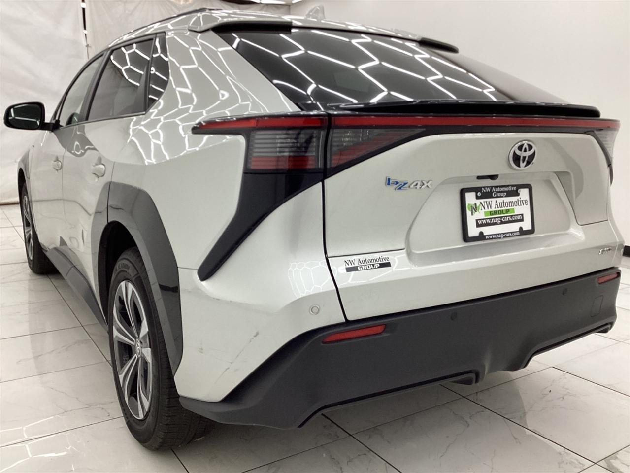 Toyota BZ4X Limited AWD (Natl) 2023