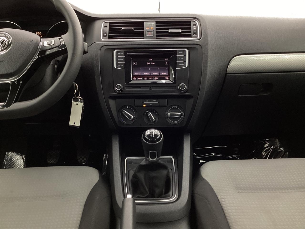 Volkswagen Jetta 1.4T S Manual 2017
