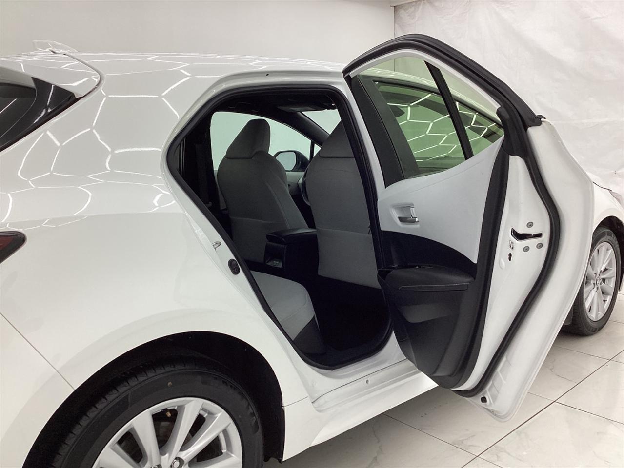 Toyota Corolla Hatchback SE CVT (Natl) 2023