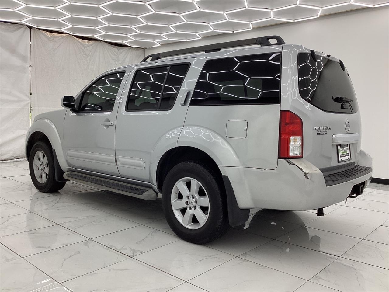 Nissan Pathfinder 4WD 4dr V6 SV 2011