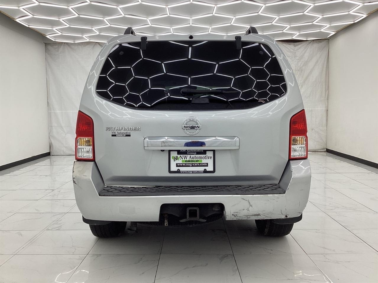 Nissan Pathfinder 4WD 4dr V6 SV 2011