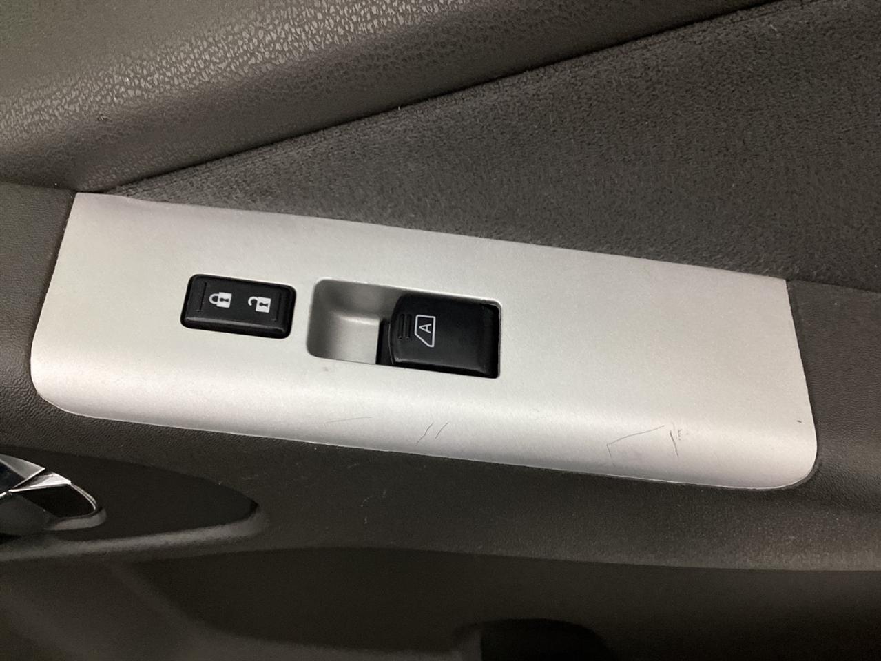 Nissan Pathfinder 4WD 4dr V6 SV 2011