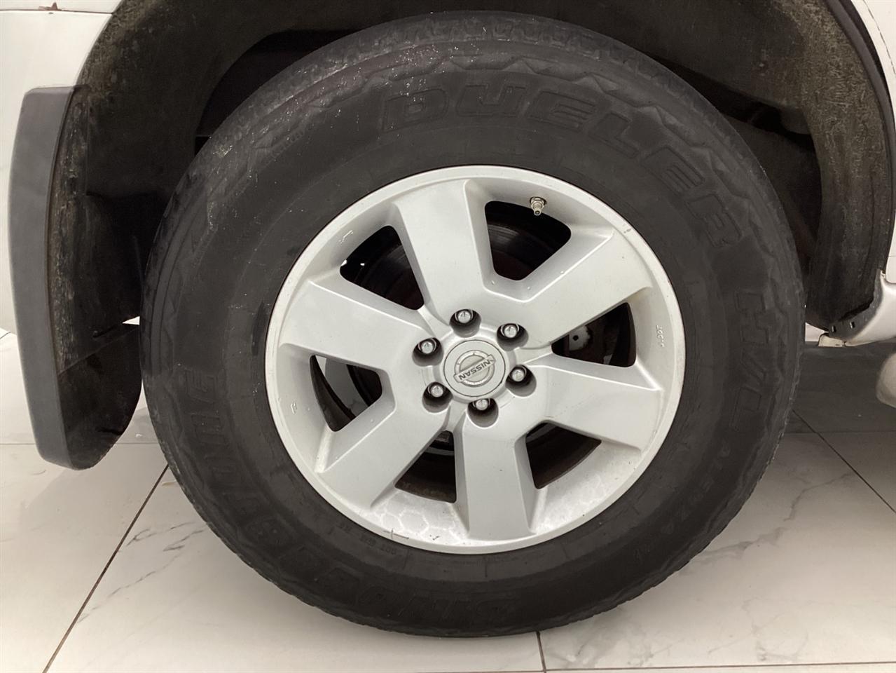 Nissan Pathfinder 4WD 4dr V6 SV 2011