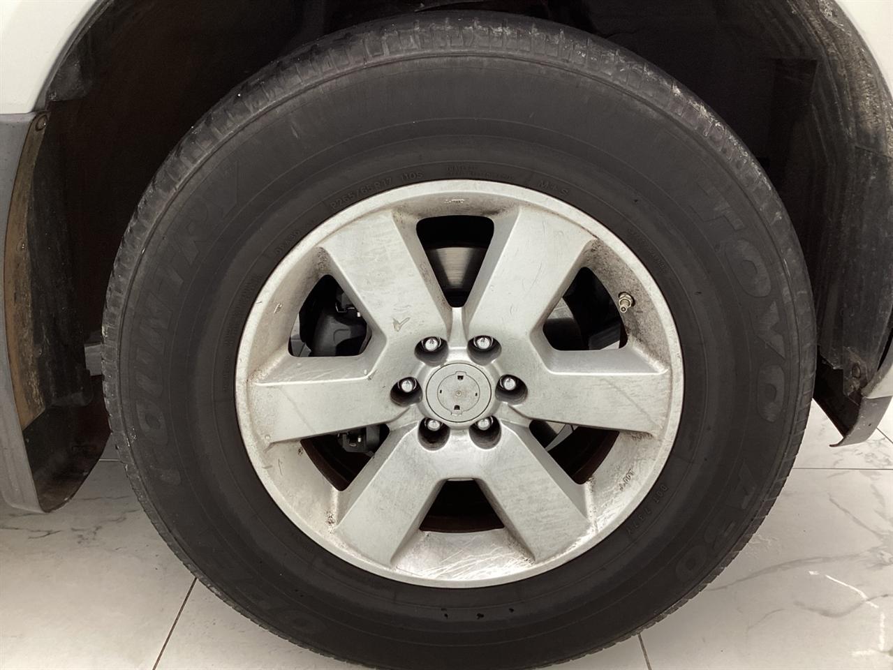 Nissan Pathfinder 4WD 4dr V6 SV 2011