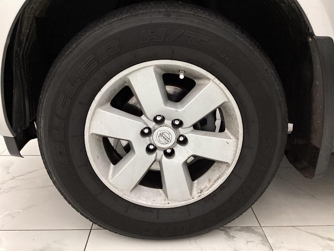 Nissan Pathfinder 4WD 4dr V6 SV 2011