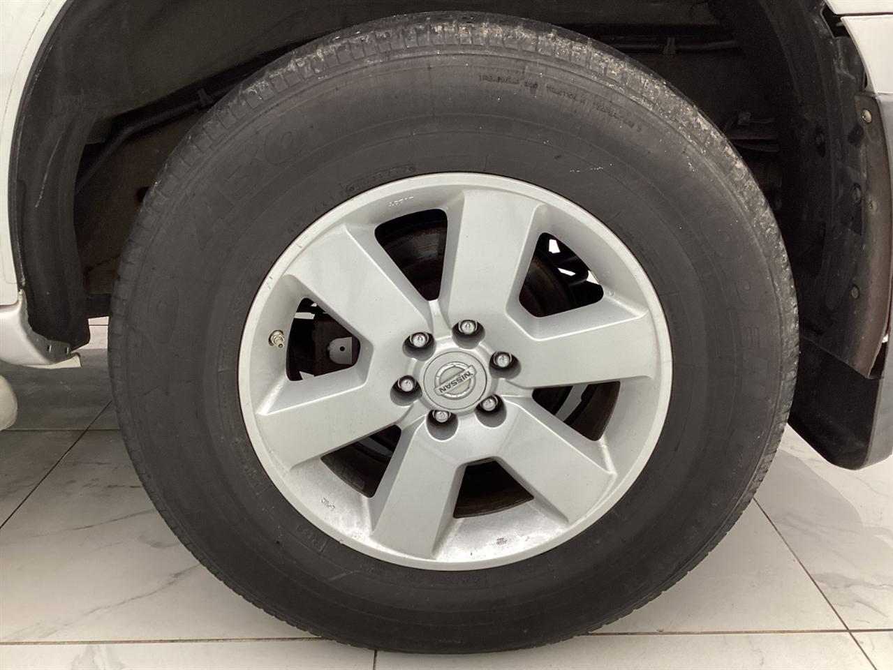 Nissan Pathfinder 4WD 4dr V6 SV 2011