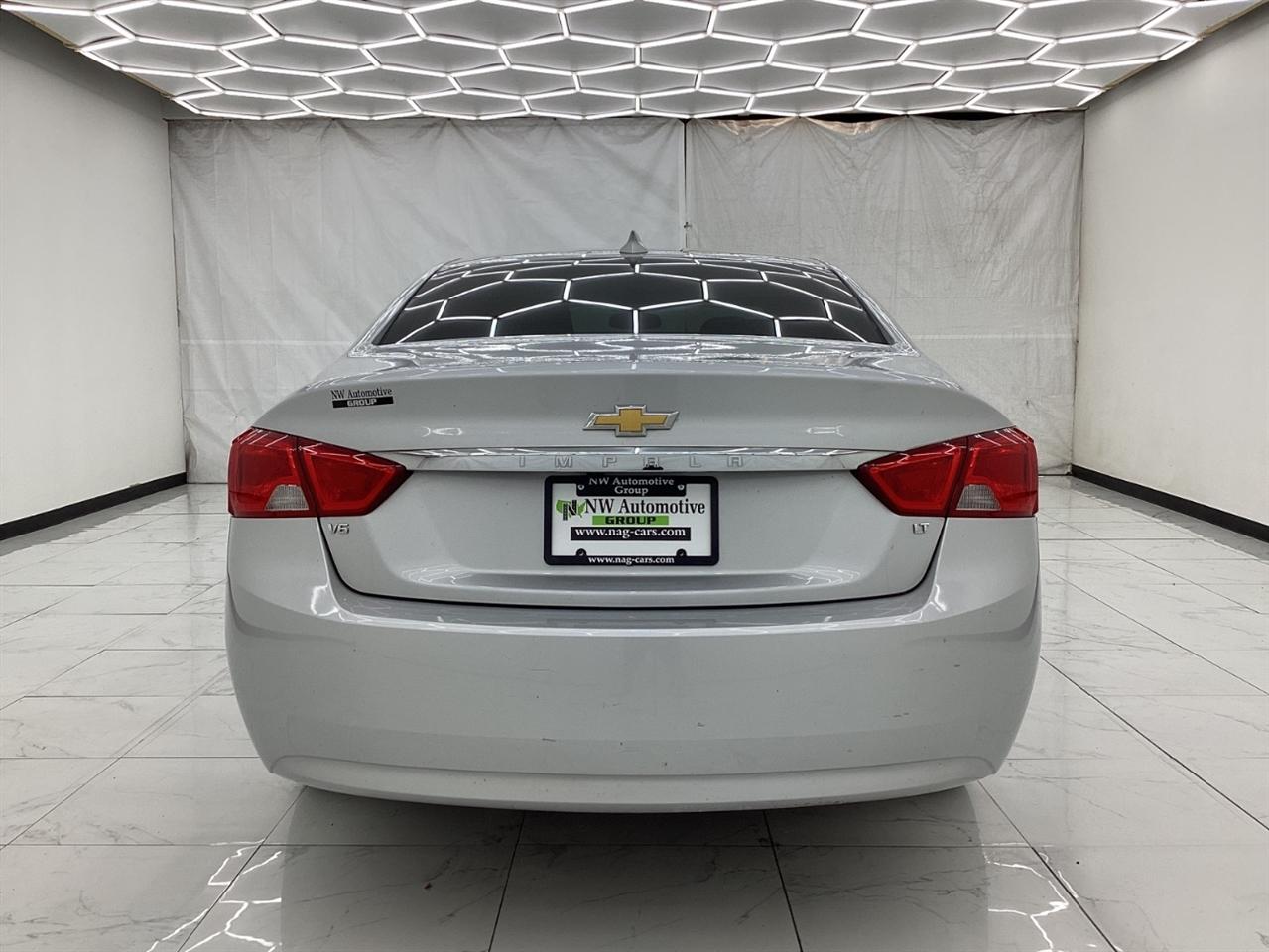 Chevrolet Impala 4dr Sdn LT w/1LT 2018