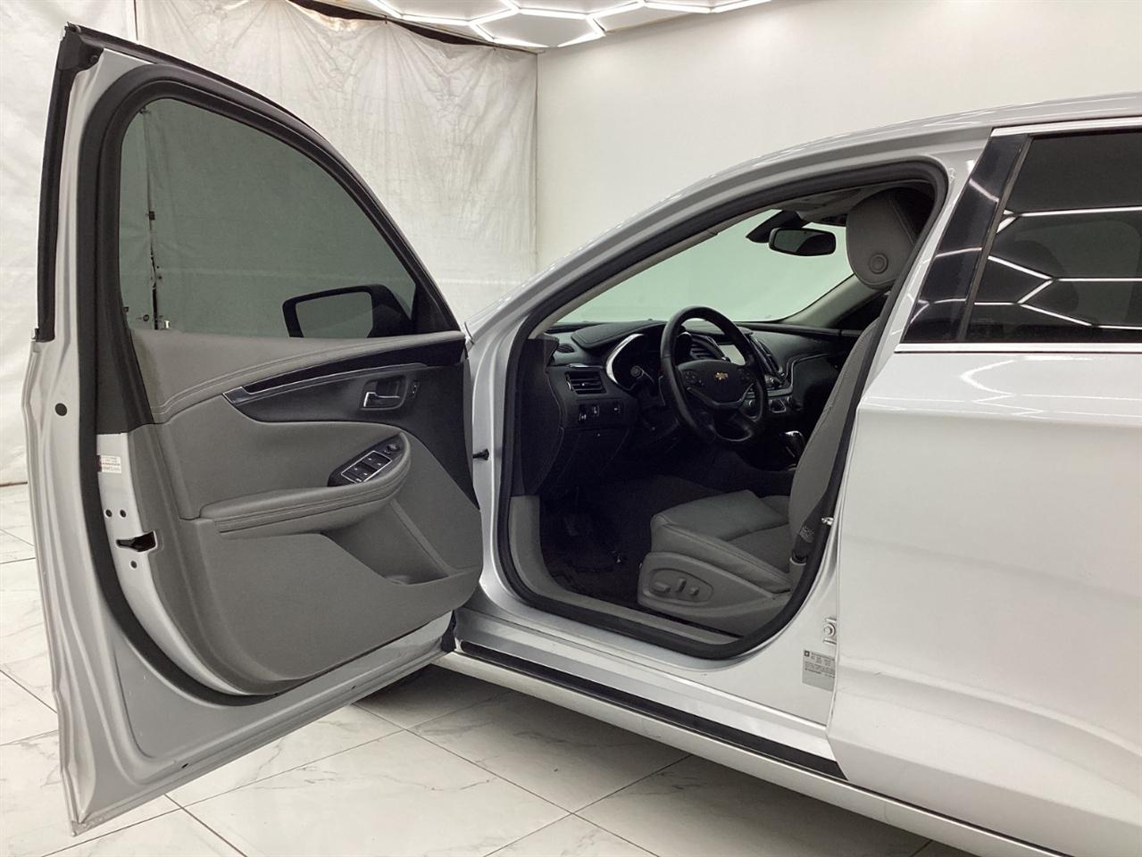Chevrolet Impala 4dr Sdn LT w/1LT 2018