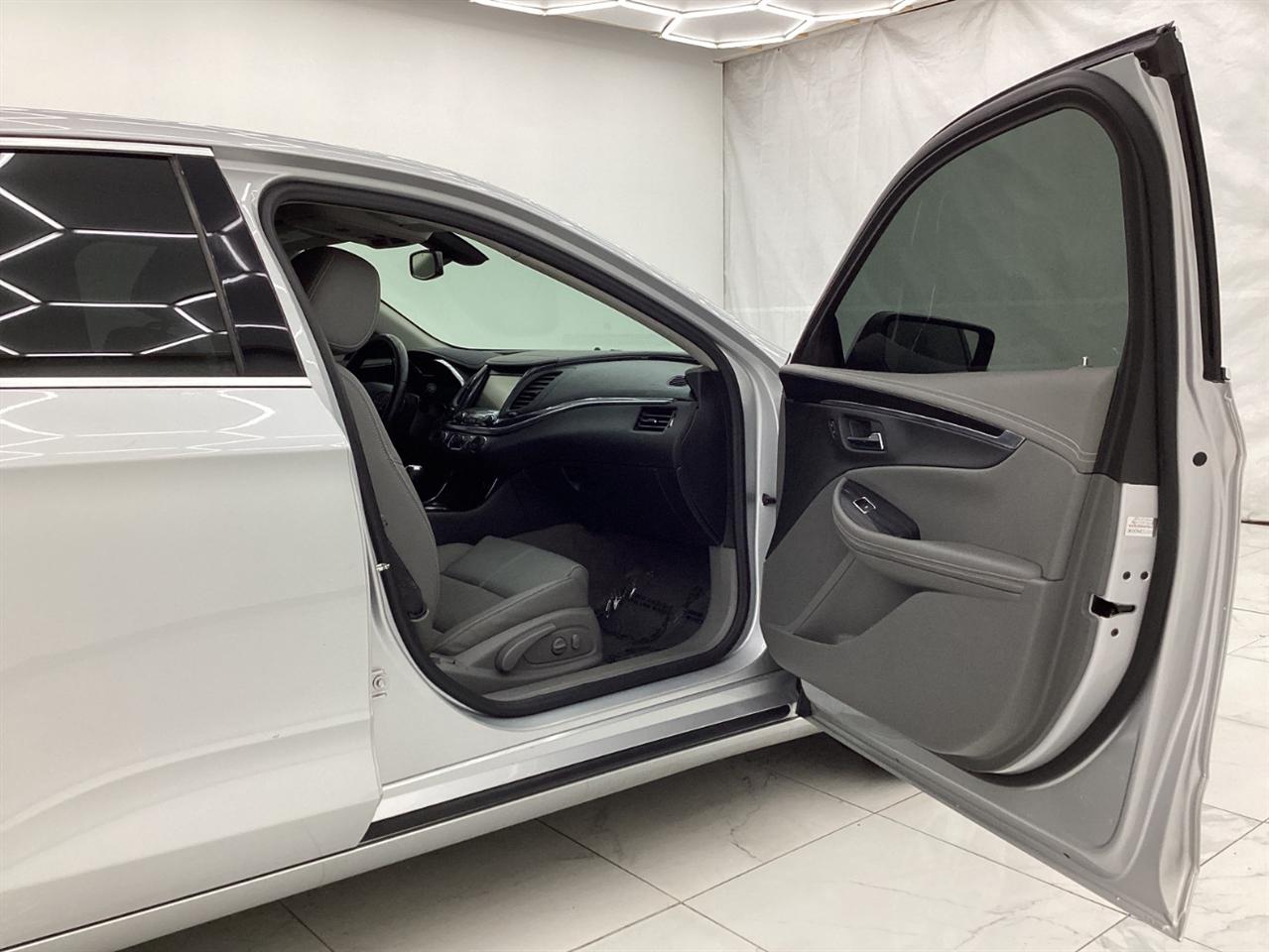 Chevrolet Impala 4dr Sdn LT w/1LT 2018