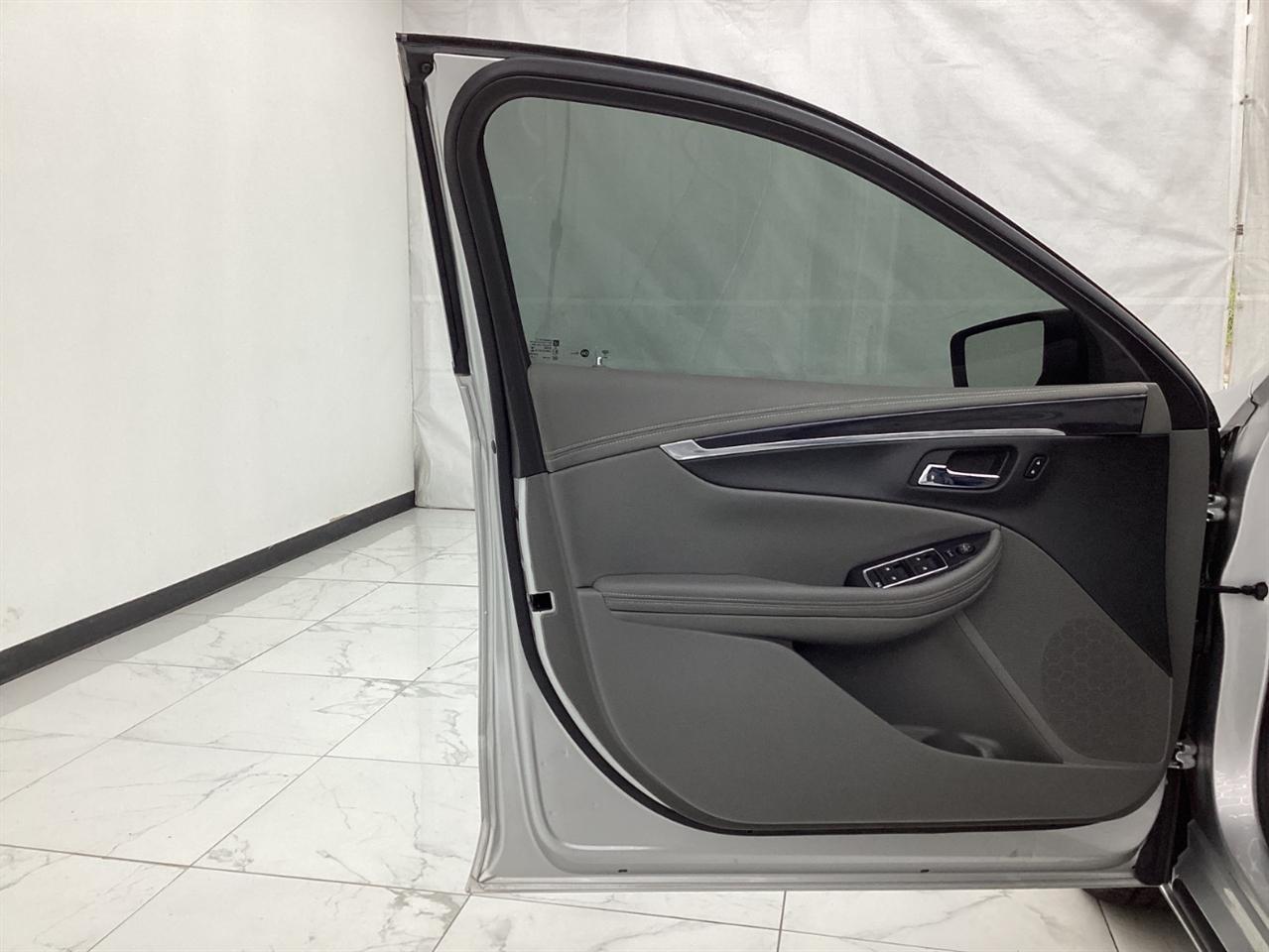 Chevrolet Impala 4dr Sdn LT w/1LT 2018