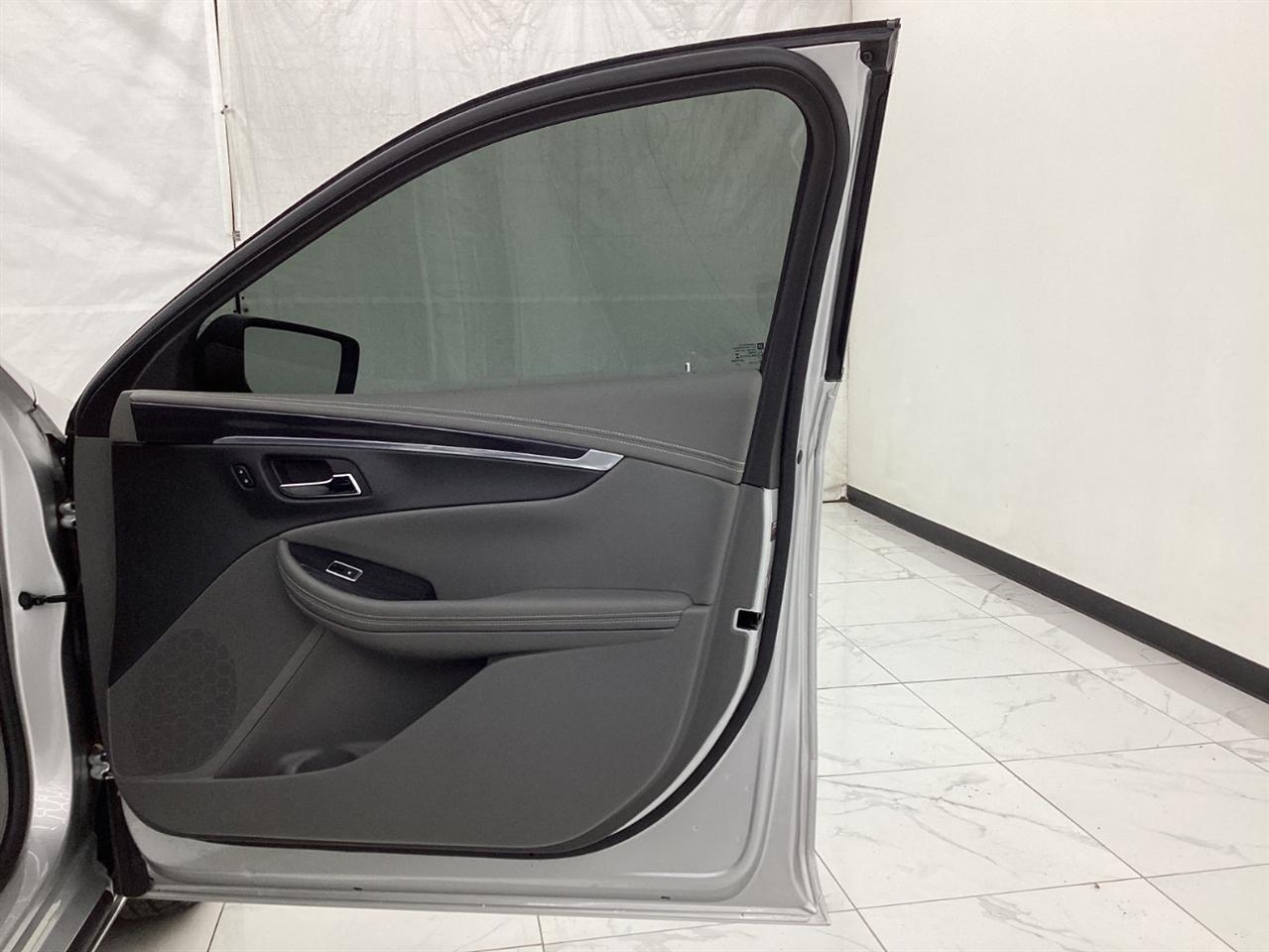 Chevrolet Impala 4dr Sdn LT w/1LT 2018