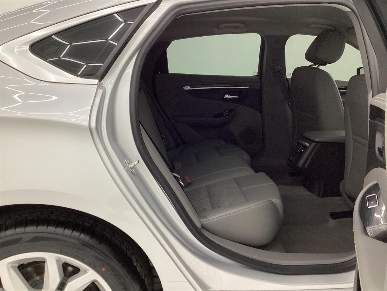 Chevrolet Impala 4dr Sdn LT w/1LT 2018